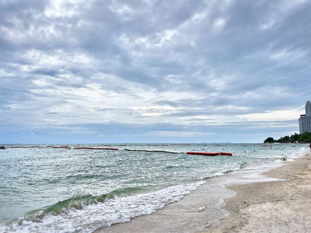 หาดวงศ์อมาตย์ พัทยา หาดลับจนเริ่มเป็นที่รู้จัก