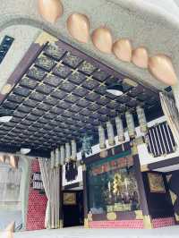 【大阪府/難波八阪神社】巨大な獅子がお出迎え