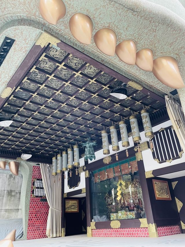 【大阪府/難波八阪神社】巨大な獅子がお出迎え