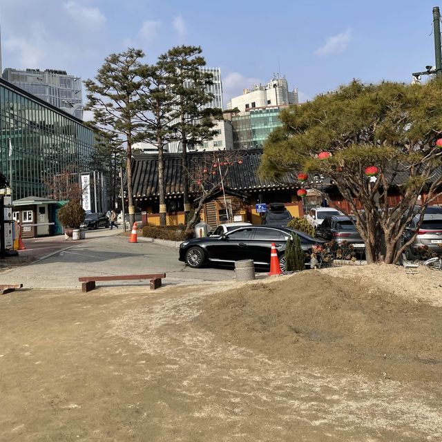 도시와 어우러진 사찰, 조계사