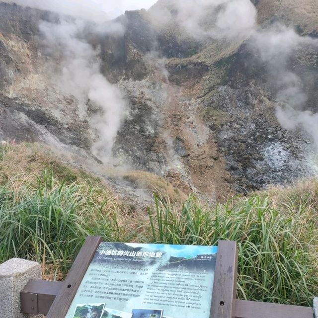 煙霧裊裊-陽明山小油坑風景區