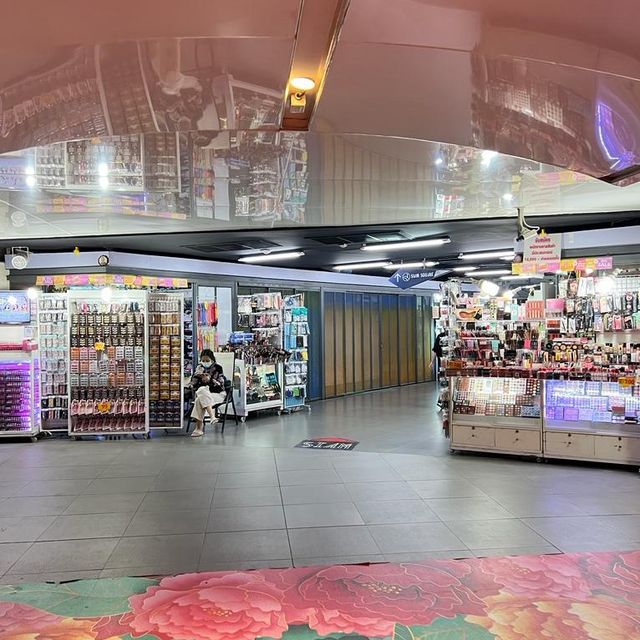 Popular shopping district in Bangkok