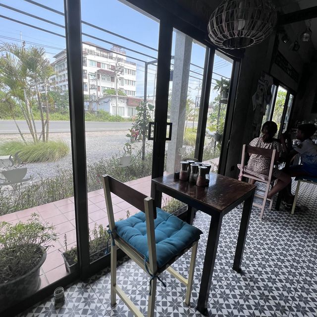 Frankies Cafe at Khanom Beach, 