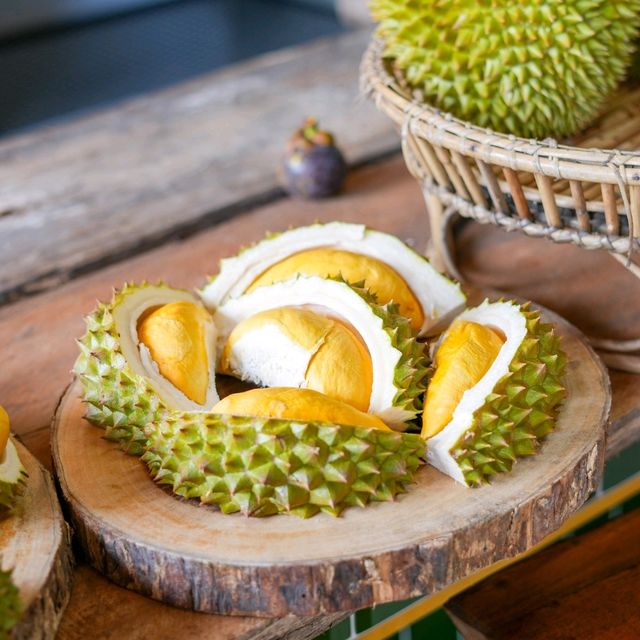 ลากแฟนไปคาเฟ่ในสวนทุเรียนกินขนมผลไม้สดๆที่จันทบุรี​