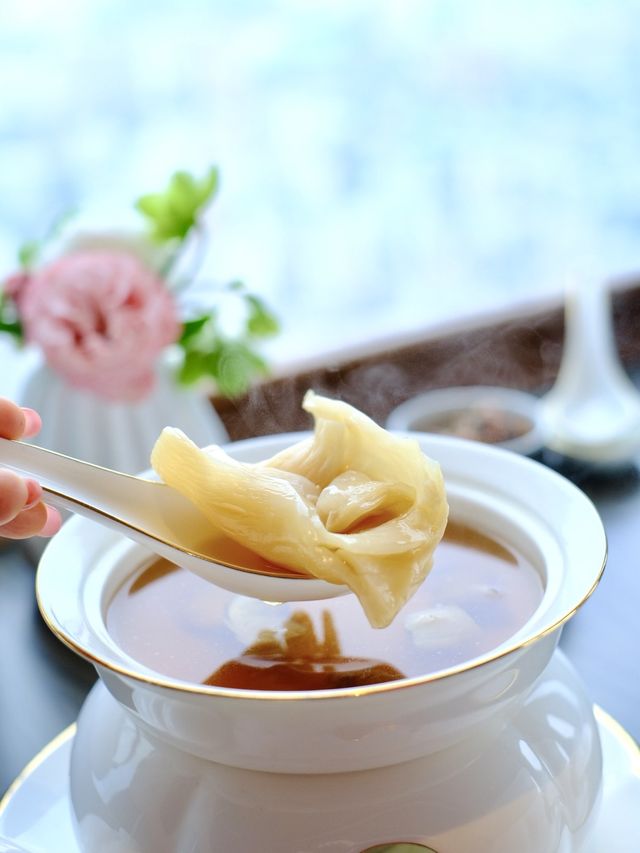 俯瞰香港景色，品嚐精緻粵菜