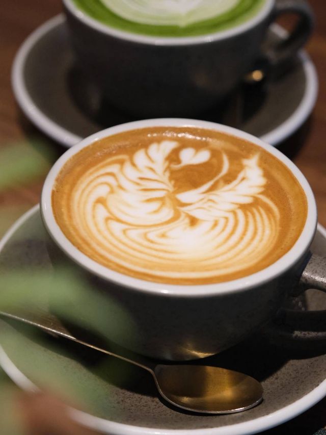觀塘工廠大廈都有高質Cafe! 中午超多上班族到訪！