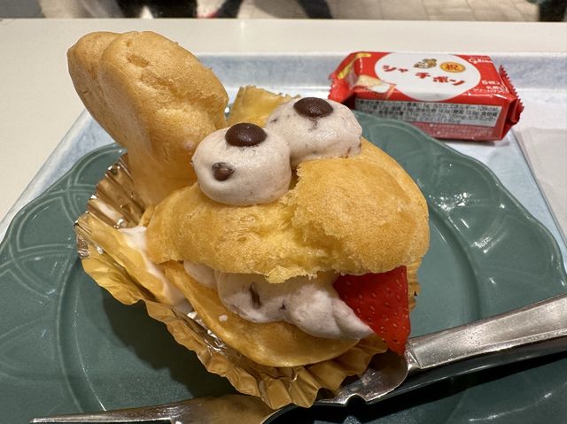 愛知・名古屋。名古屋スイーツ『シャチボン』が気になるカフェ『カフェデンマルク JR名古屋駅店 』