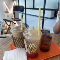 수목원 속 귀여운 노랑노랑 카페 ☕️ 🥰 