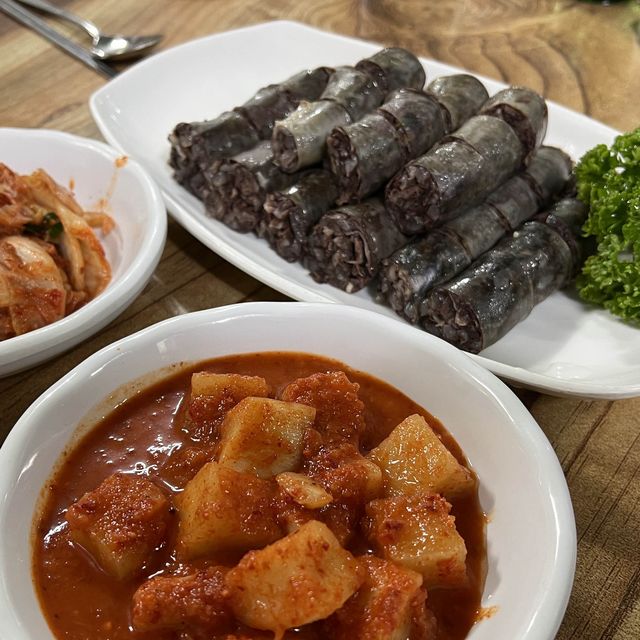 뚝배기에 고기가 한가득 들어갔는데 저렴한 봉순대!