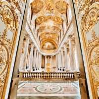 THE STUNNING PALACE  OF VERSAILLES.