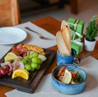 Hint Cafe & Eatery 