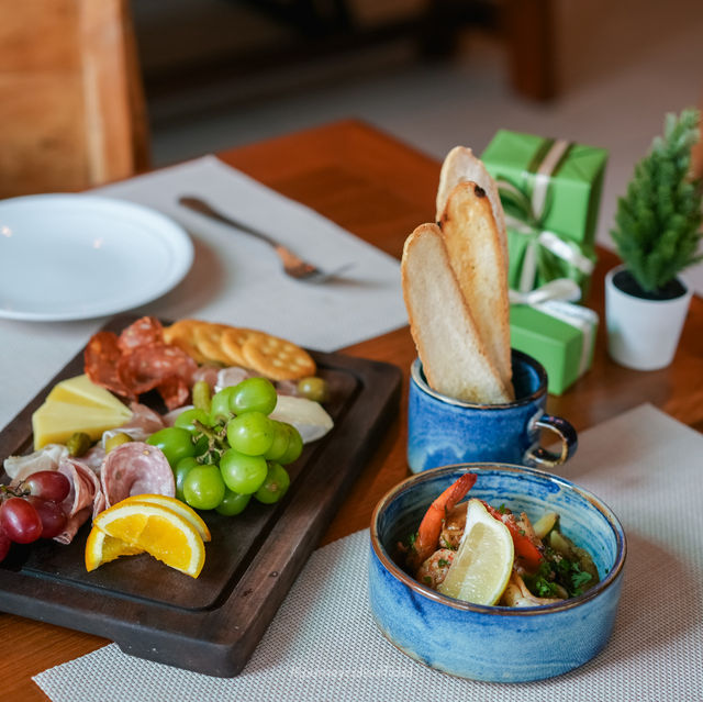 Hint Cafe & Eatery 