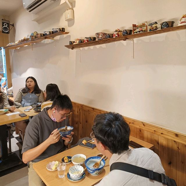 高雄碰心蘿蔔 丼飯、生魚片、炒飯、壽司都好吃