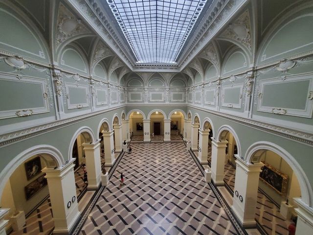A perfect place for some 🖼 in Budapest 