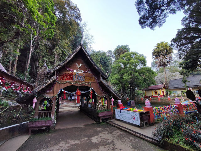 ชมความงดงาม สักการะสิ่งศักดิ์สิทธิ์ในถ้ำเชียงดาว ⛰️