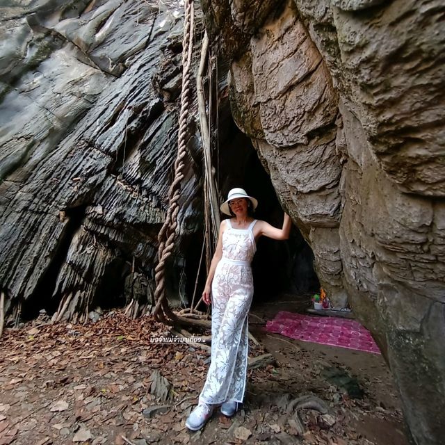 ถ้ำทะลุ Unseen เกาะสีชัง