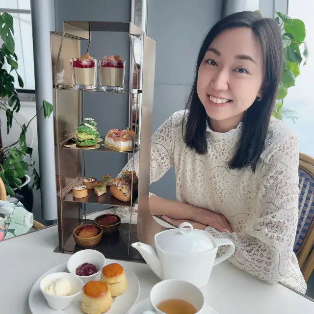 Enjoying Gourmet Food with My Bestie Above the Sea of Clouds