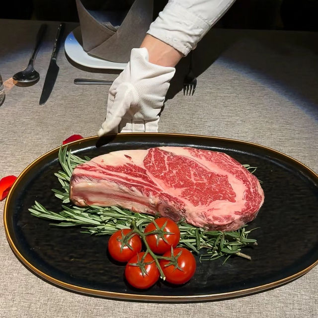 「艾朋牛排餐酒館」難忘味蕾饗宴