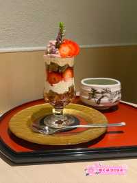 【福岡カフェ】桜といちごを楽しめる贅沢パフェ