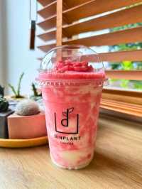 คาเฟ่ลับซอยวัดพระเงิน DINPLANT COFFEE & BAR