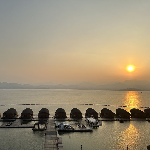 Leaf Lake Kan Resort (ลีฟ เลค กาญจน์ รีสอร์ท)