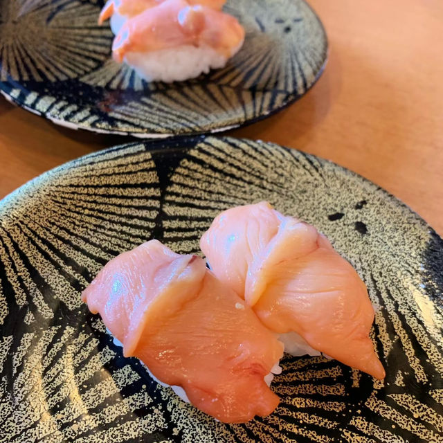 「根室花丸迴轉壽司：頂級壽司店，獨特魅力」