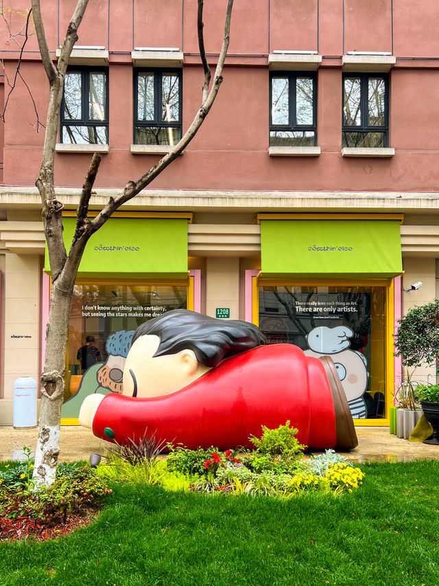 Yuyuan Road City Walk: Big Artist Pop-Up Cafe