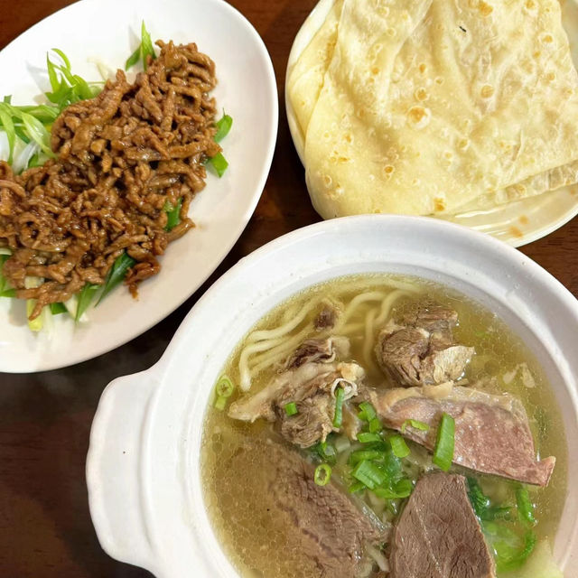 臺北老牌牛肉麵店陽明堂：傳統品質，口感豐富