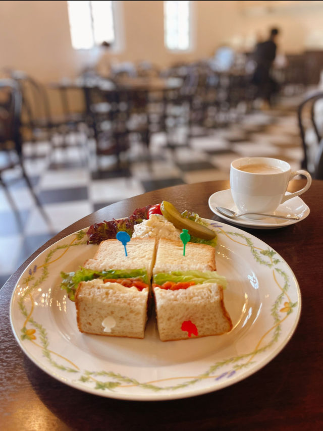 一度は行きたい❣️素敵すぎる教会カフェ⛪️✨神戸・フロインドリーブ💗