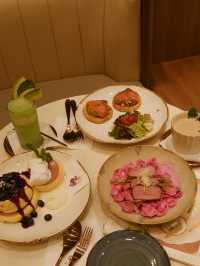 𖤣𖤥元朗Cafe｜鮮艷色彩的甜品和主食