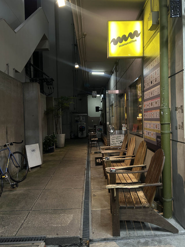 후쿠오카 늦게까지 여는 카페 찾는다면 마누커피