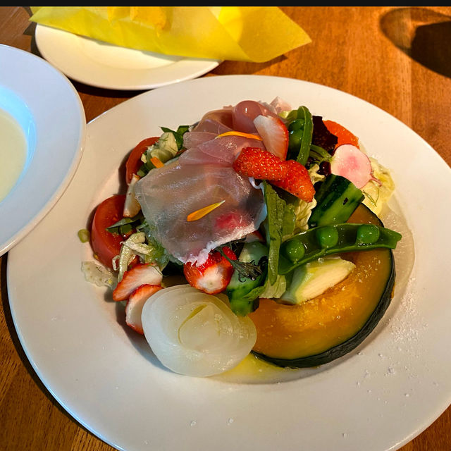 オシャレなフルーツサラダランチ🥗