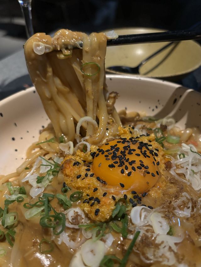 中環地址位置好方便嘅高質酒吧餐廳，食物水準有驚喜