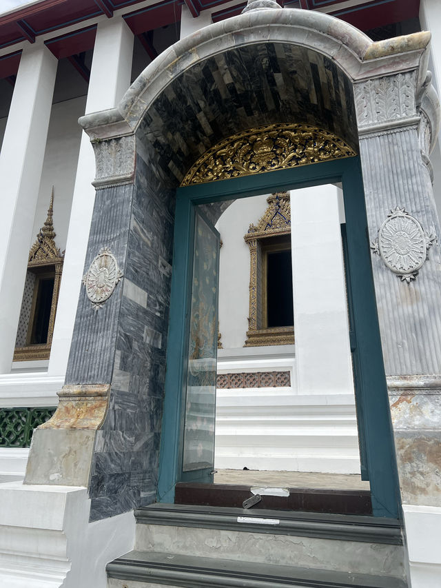 สายหมู่ห้ามพลาดกับวัดสุทัศน์