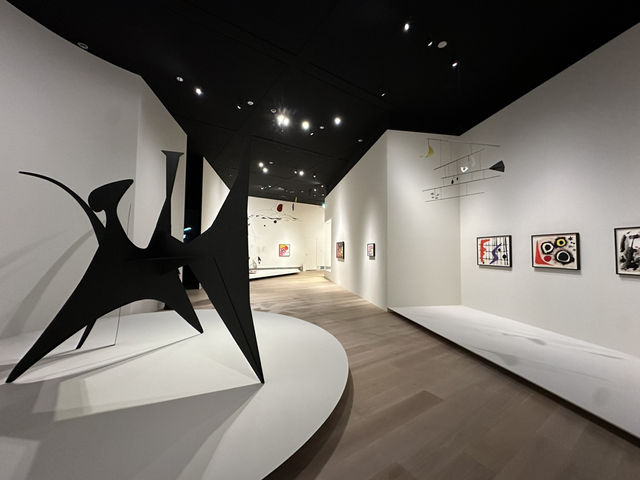 東京・港区。麻布台ヒルズギャラリー『そよぐ、感じる、日本』カルダー展