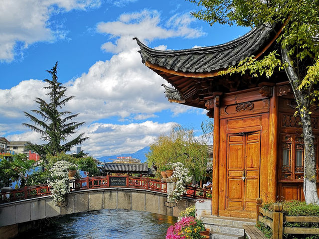 【麗江古城】中式建築特色，適合早上或傍晚遊覽
