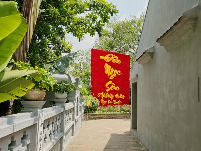 Ngoc Son Temple 