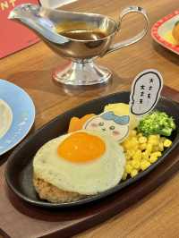 ちいかわの“ファミレス”をコンセプトにしたカフェ🍰 