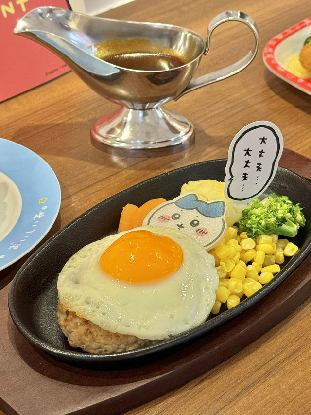 ちいかわの“ファミレス”をコンセプトにしたカフェ🍰 