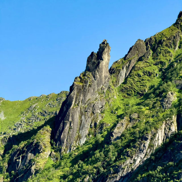 高處不勝寒：十勝岳山頂的絕美🏔️❄️
