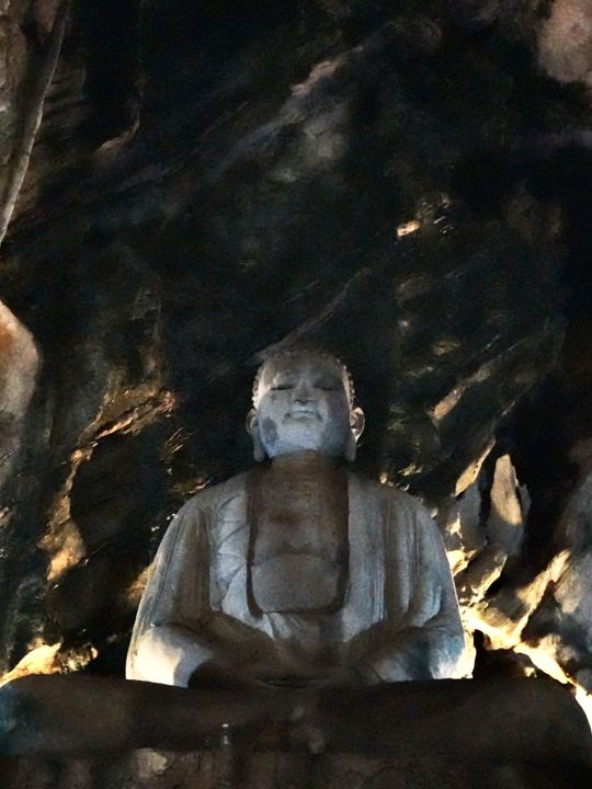 自然と歴史が融合する神秘の場所：ダナンのマーブルマウンテン