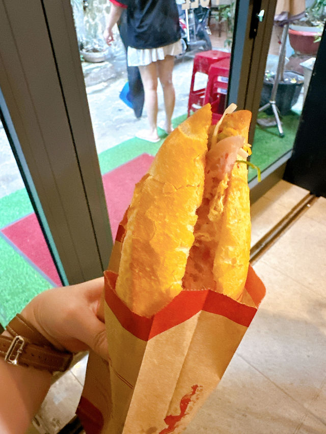 【ベトナム/ダナン】１つ150円？コスパ良すぎなバインミー🥖（道案内付き）