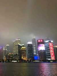 上海黃埔江夜景：燈光璀璨，浪漫氛圍
