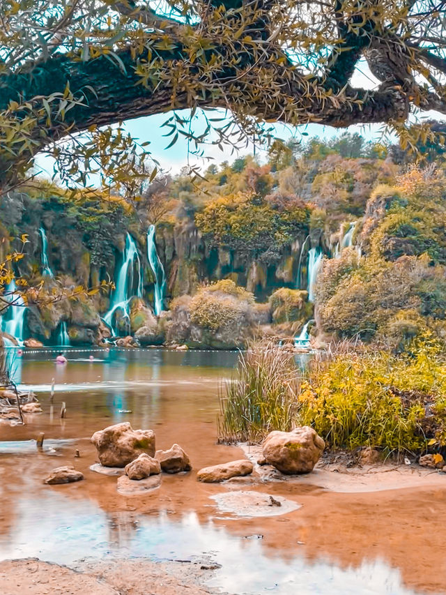 【ボスニア】エメラルドグリーンの滝が創る絶景✨