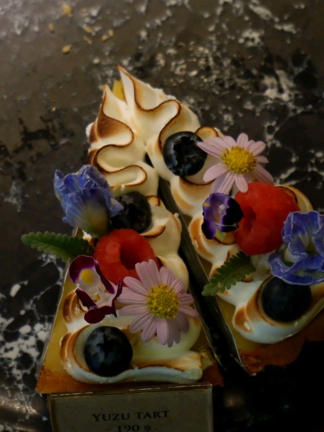 Wall flowers คาเฟ่ฟิลกู้ดดในย่านเก่าา