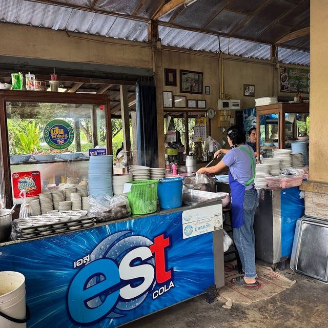ก๋วยเตี๋ยวเฮียตี๋น้อย เนินมะกอก