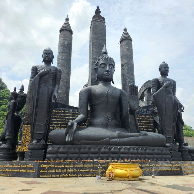 ไหว้พระชมพระพุทธรูปหินลาวา ที่วัดถ้ำกระบอก