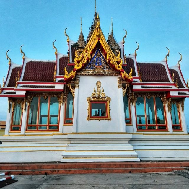 กราบหลวงพ่อเพชร หลวงพ่อพัฒน์แห่งวัดท่าหลวง