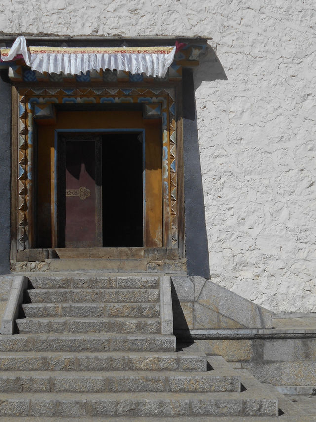 Get lost in the maze of this Tibetan Buddhist monastery