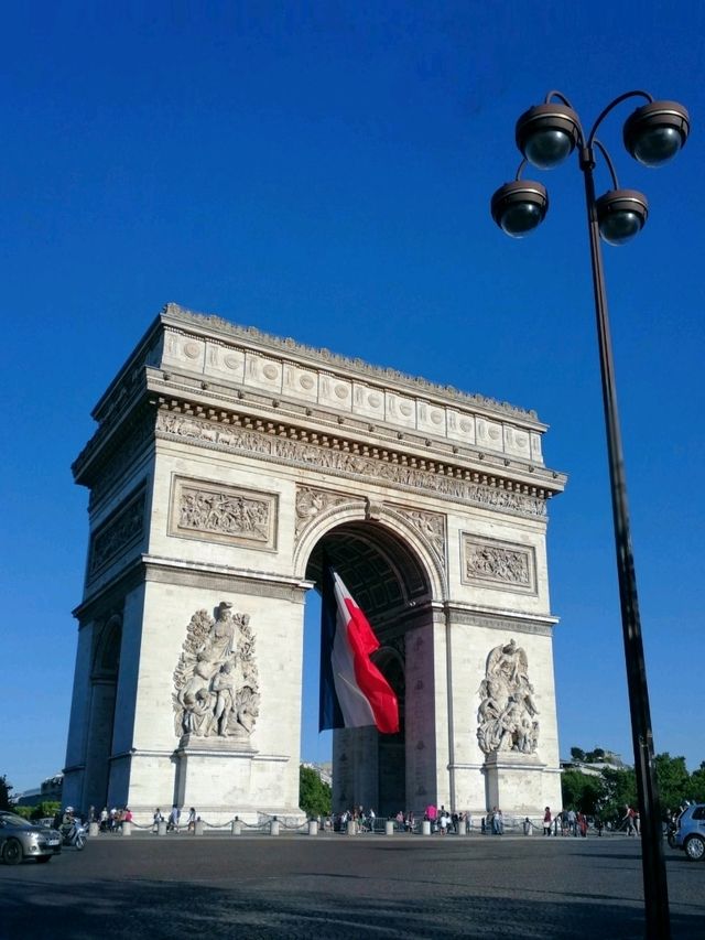 Exploring the Arc de Triomphe, an iconic landmark of Paris!